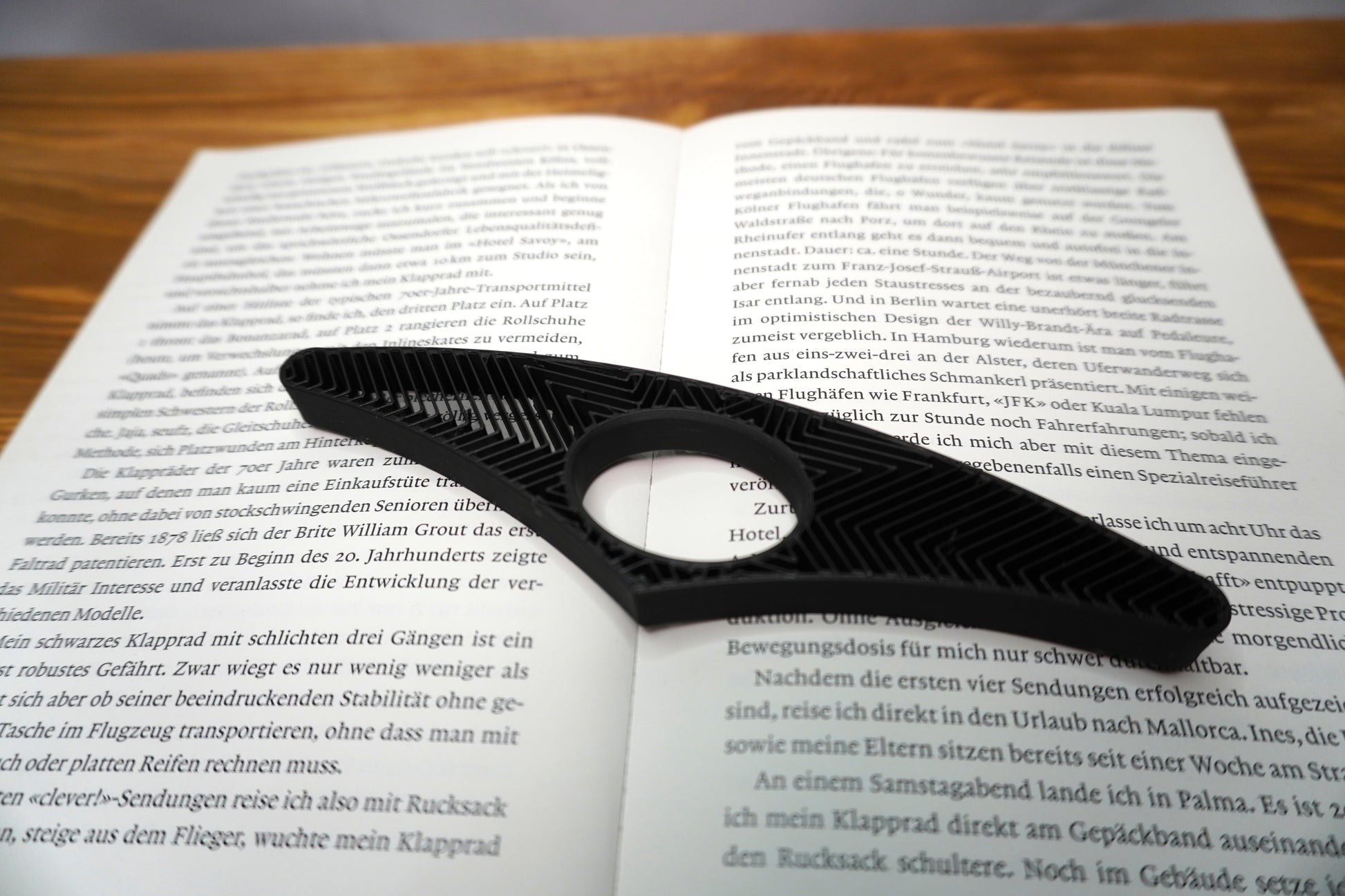 Lesehilfe für einhändiges Lesen mit Stern-Muster, in verschiedenen Farben erhältlich